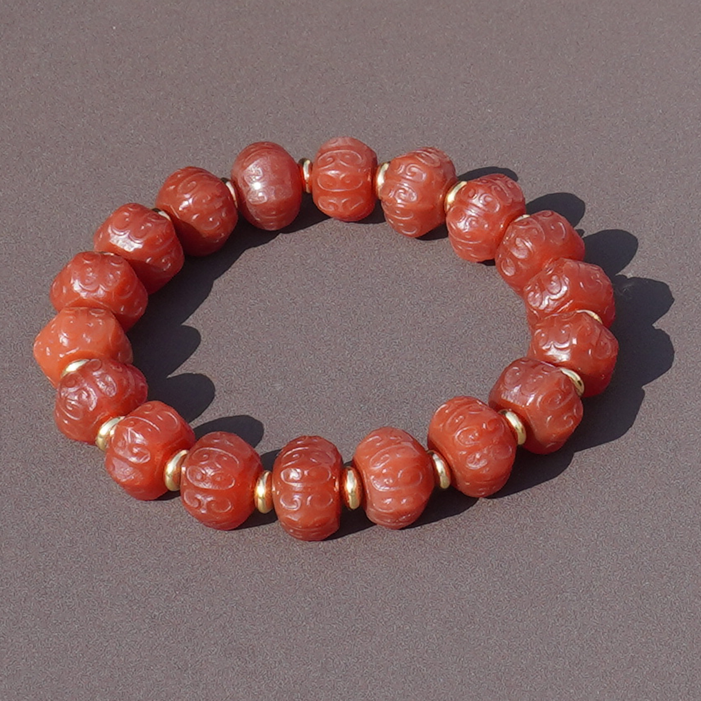 柿子红玛瑙六棱珠如意纹雕花手串