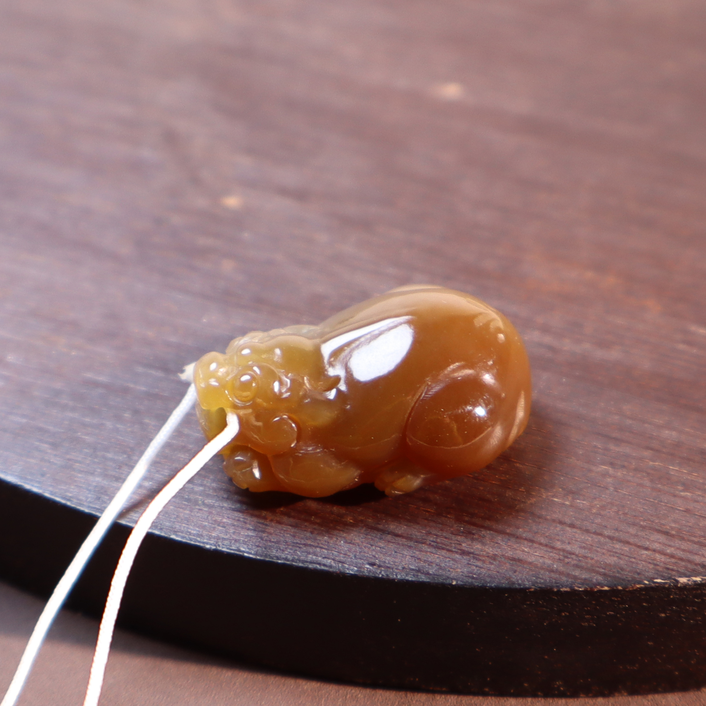 火爆了方言精品和田玉新疆细腻油润且末糖白玉俏雕貔貅吊坠挂件A2