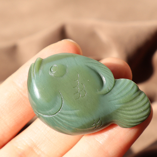 亏麻方言和田玉精品新疆特色绢丝状沙枣青籽料连年有余吊坠挂件A2