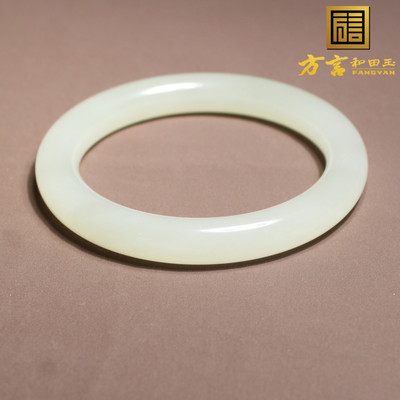 方言和田玉细腻温润淡晴水手镯