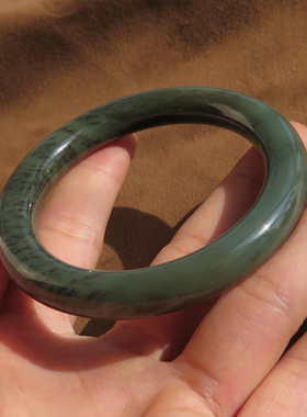 亏麻了方言和田玉精品新疆细腻油润沙枣青籽料草花57mm圆条手镯X5