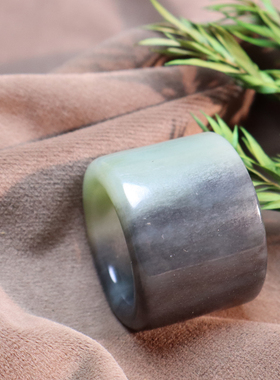 新疆黑白分明青花籽料卡22mm戒指