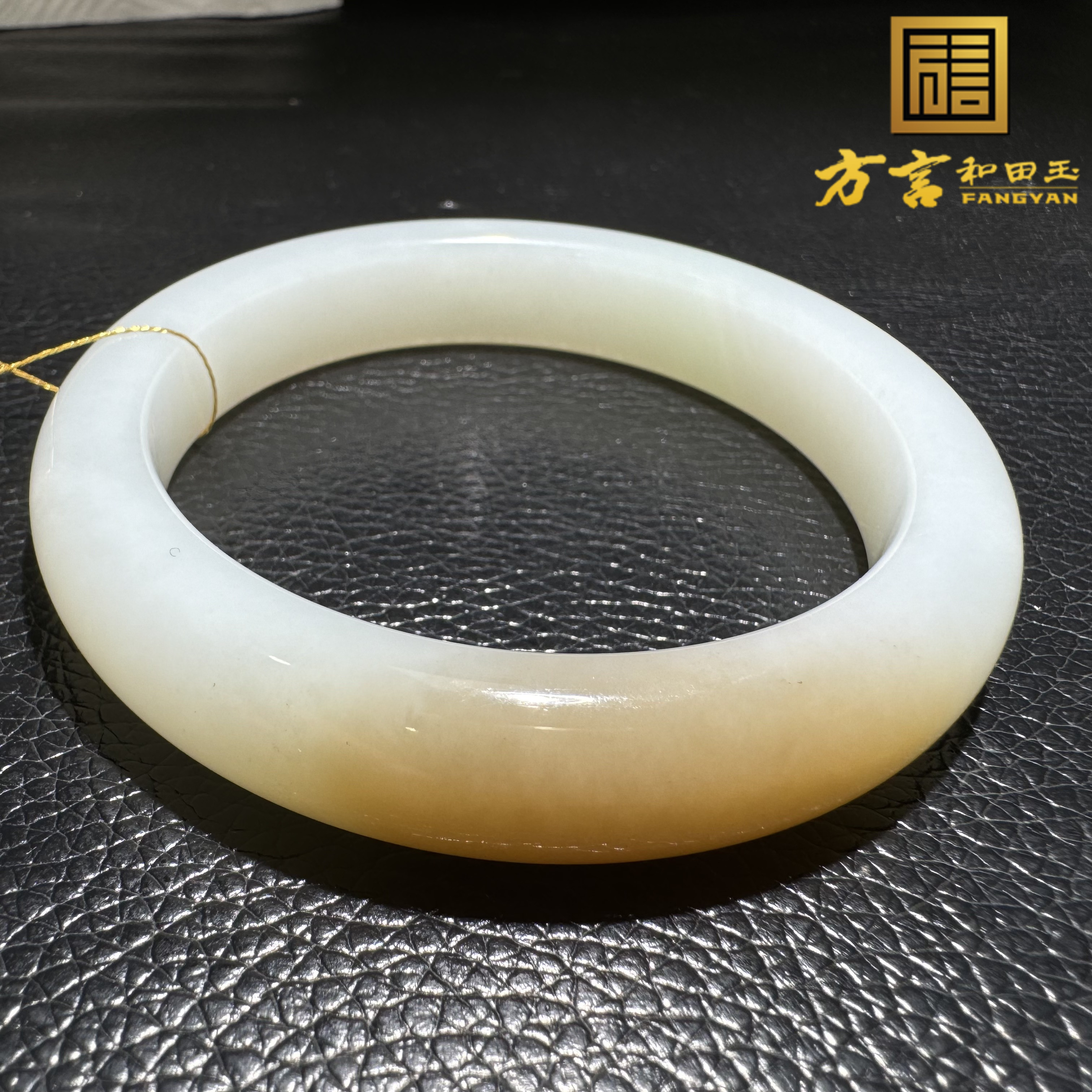 高品方言和田玉新疆且末老料一抹黄金糖白玉糖白玉56mm精美手镯S