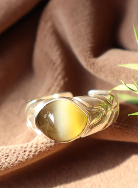 俄料罕见碧玉活黄金猫眼精美戒指