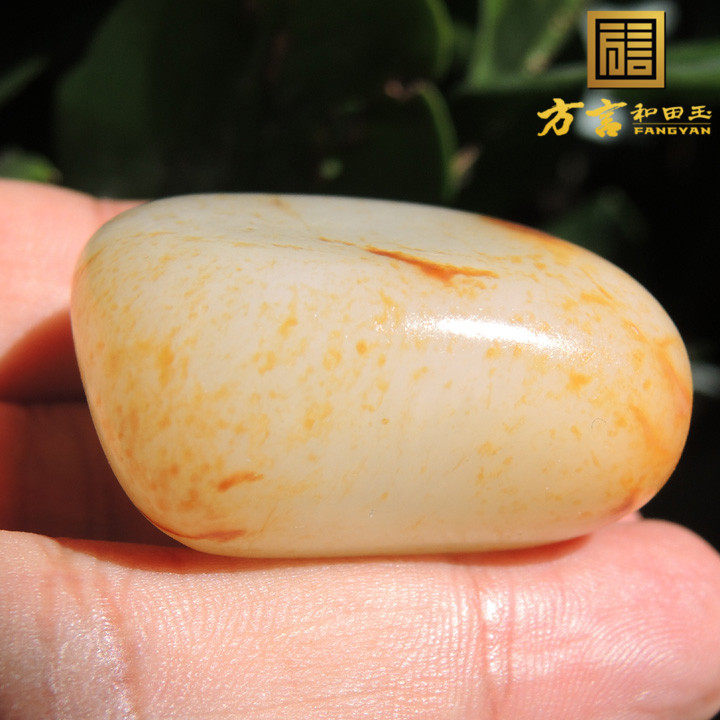 方言和田玉龙河一手珍品画面玉红皮羊脂白玉面包型原石玩料把件F