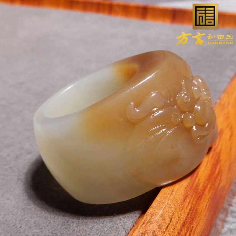 珍品级新疆且末金山矿老熟黄金糖羊脂白玉兽面守护扳指22mm戒指R3