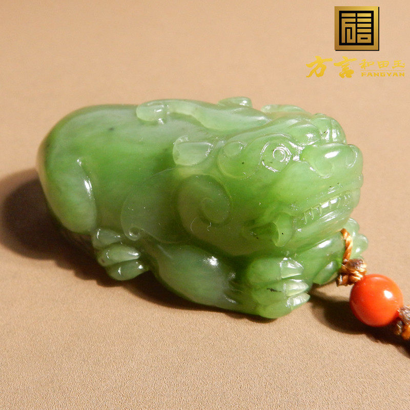 方言和田玉精品俄罗斯老坑料冰底碧玉阳绿色貔貅吊坠手把件A5