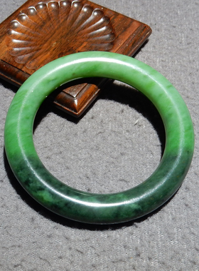 俄罗斯老坑料油黑皮粉绿碧玉手镯