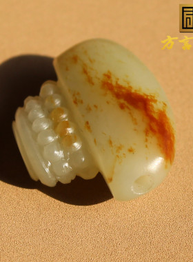 新疆红金皮白玉籽料三通吊坠配饰