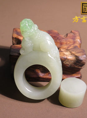青海老坑料白玉带翠青色貔貅扳指