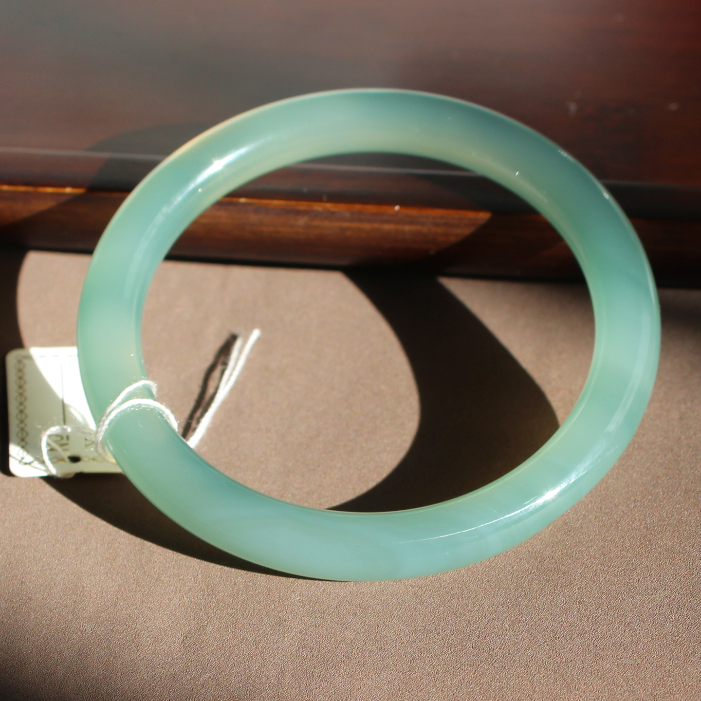 翠绿晴水56mm玉髓圆条手镯女款