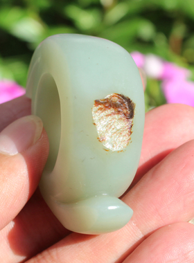 青白玉红皮籽料23mm戒指扳指