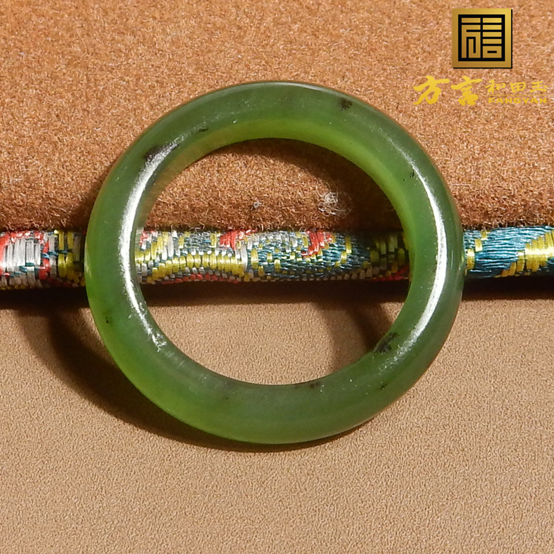 特色级方言品牌和田玉俄罗斯老坑料温润细腻菠菜绿碧玉18mm戒圈R5