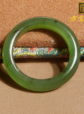 特色级方言品牌和田玉俄罗斯老坑料温润细腻菠菜绿碧玉18mm戒圈R5