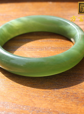 俄罗斯碧玉和田玉粉绿女士手镯