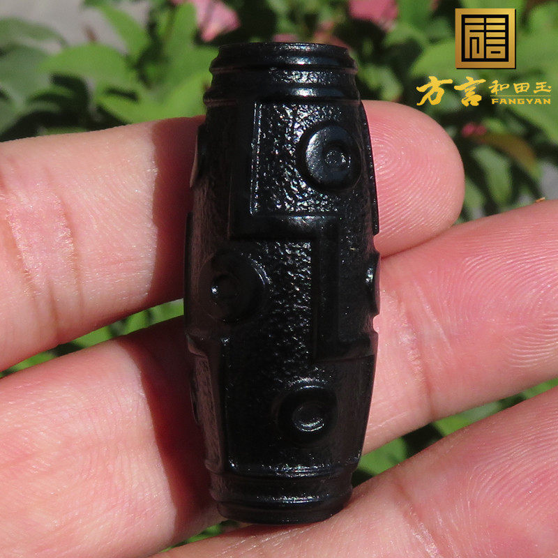 方言新疆墨玉白玉底籽料九眼天珠