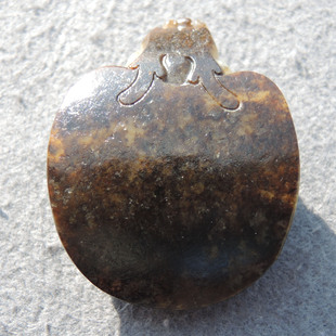 方言和田玉老熟油库料青花籽料黑白分明巧色巧雕龙龟吊坠把件S