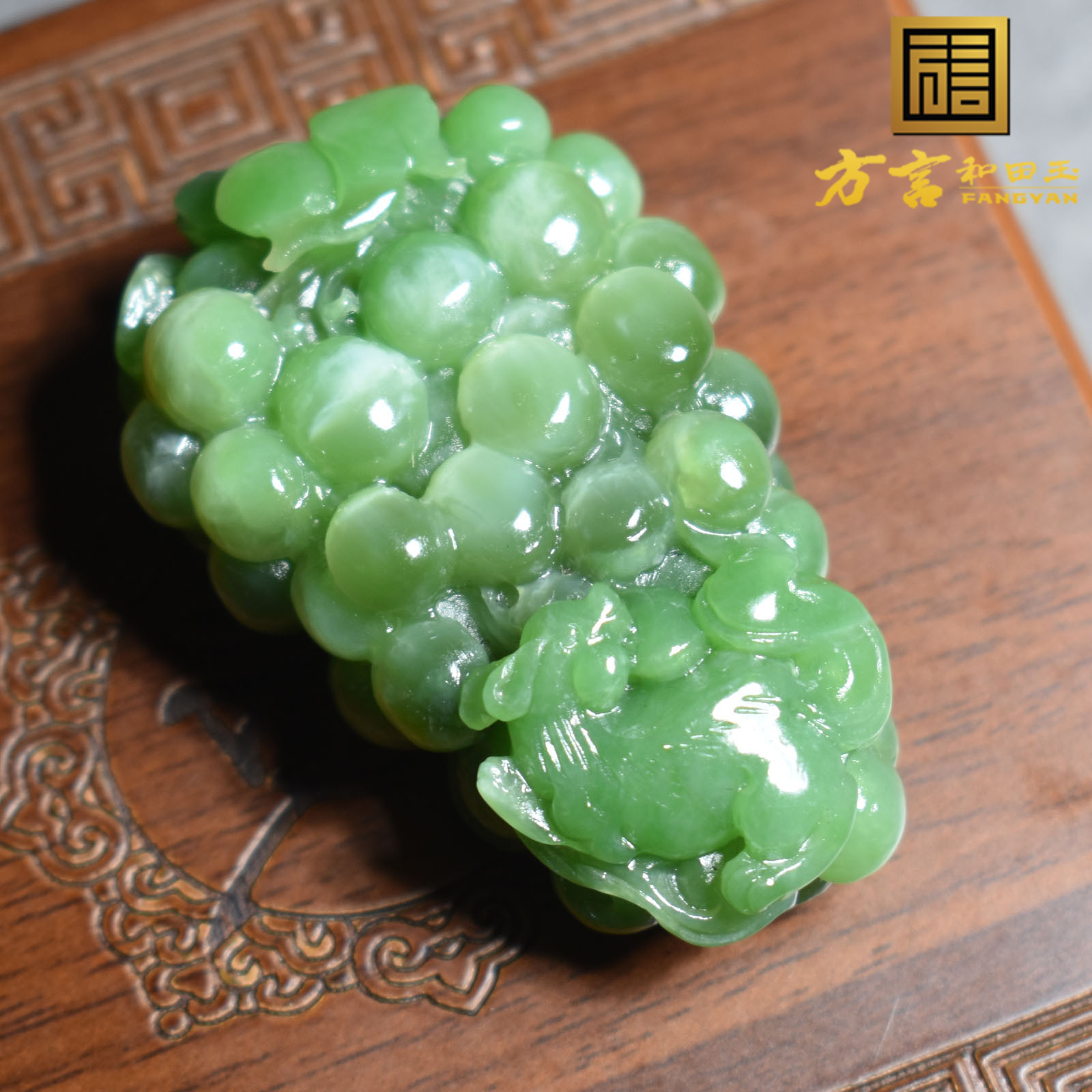 放漏方言和田玉老坑俄料菠菜绿碧玉带活猫眼多子多福摆件手把件R5