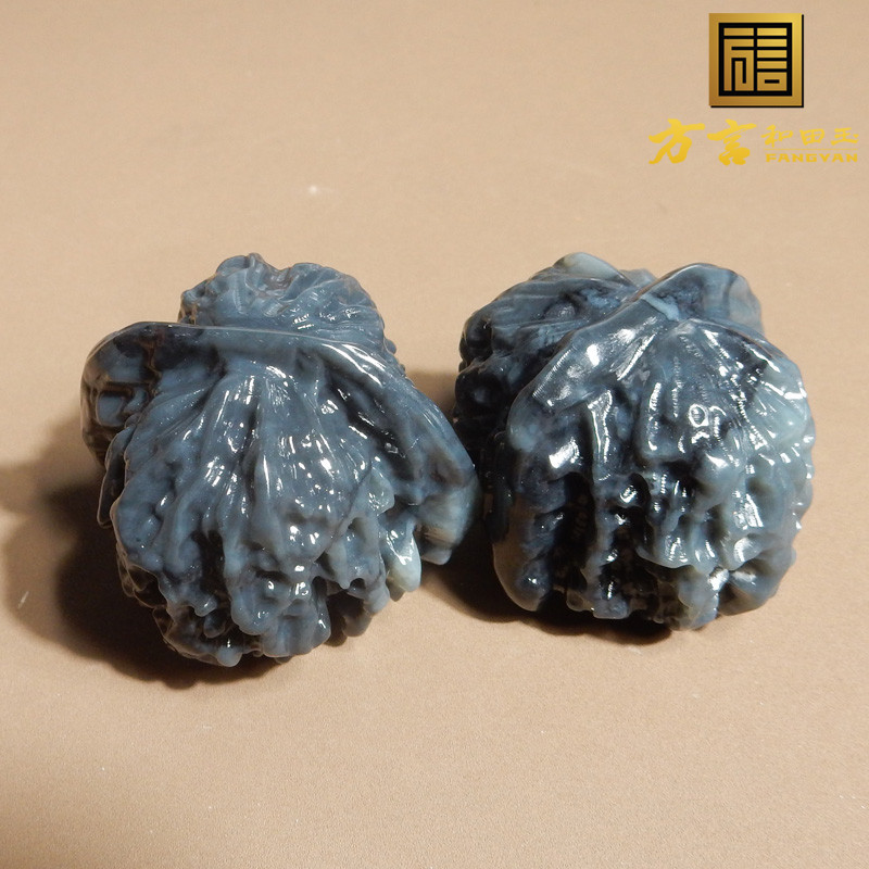 方言聚墨青花籽料文玩核桃手把件