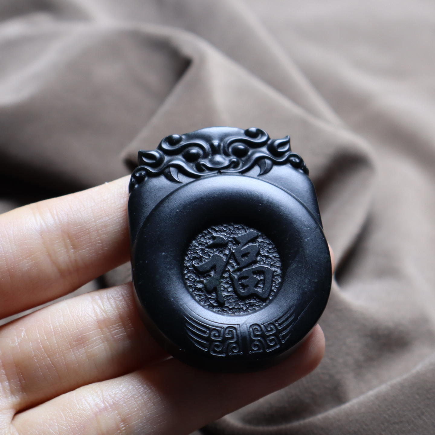 方言和田玉精品新疆漆黑如墨羊脂玉底墨玉籽料两面精雕福牌吊坠A2