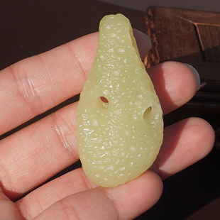 方言和田玉新疆特色且末料脂粉足鸡油黄口料老光工艺太湖石吊坠A6