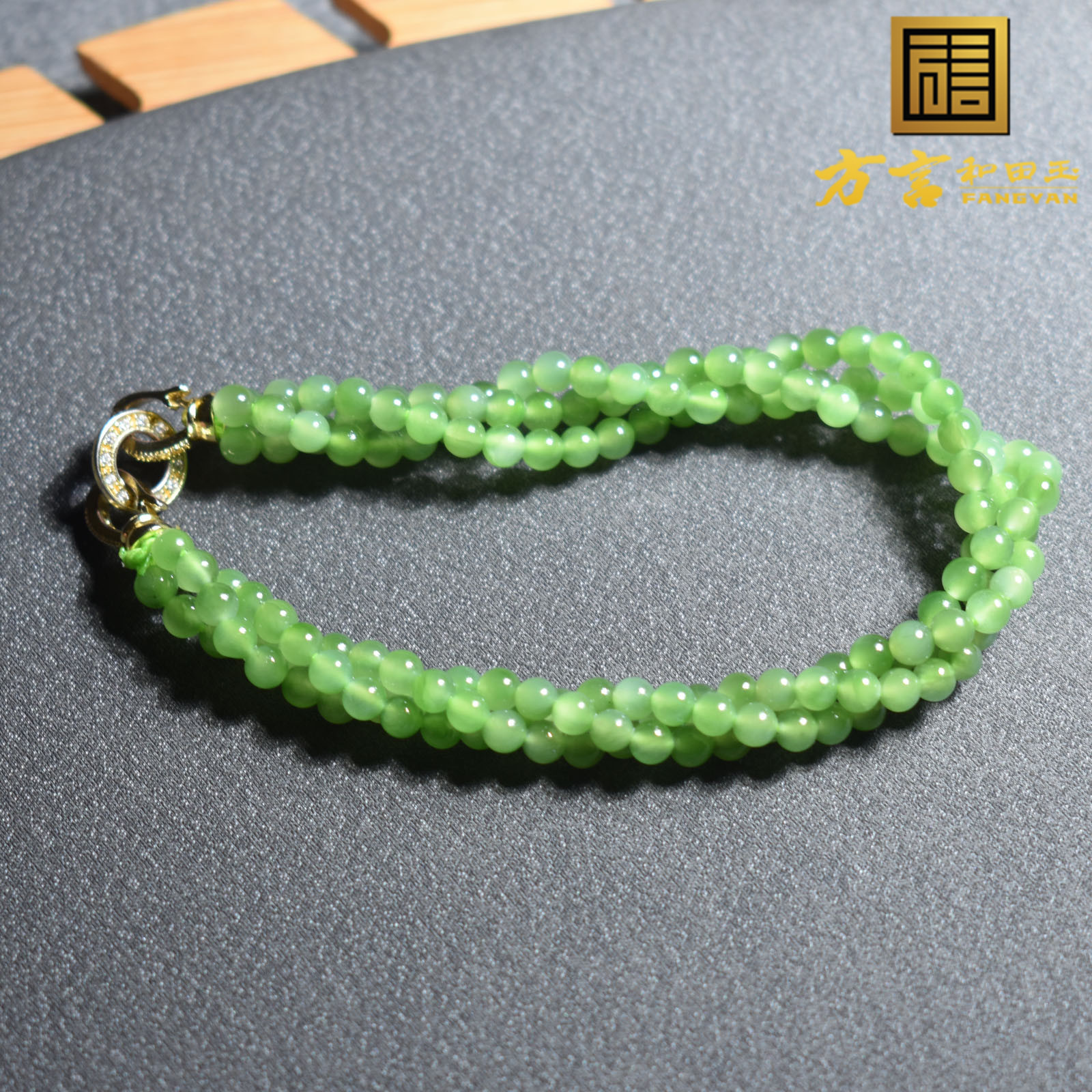 精品方言品牌和田玉佩戴级俄罗斯冰底苹果绿碧玉卡4mm手链手串R5