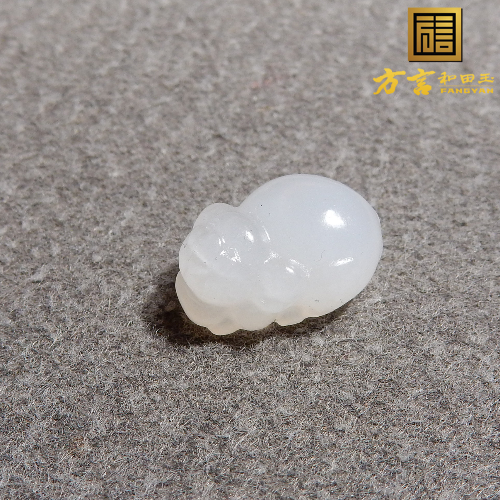 方言和田玉精品青海料油润细腻无结构白玉雕刻福猪吊坠钥匙链h2