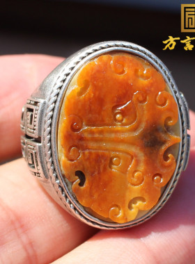 新疆黄沁皮和田籽料兽面银镶玉