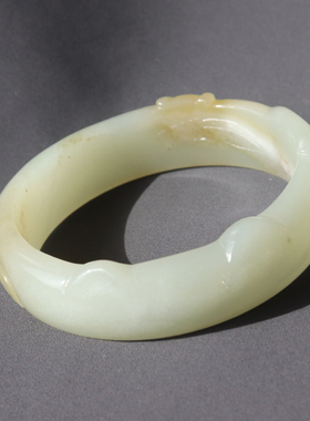 和田玉新疆且末料白玉带糖猫镯