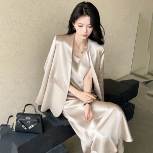 25春夏季 外套V领收腰显瘦气质女人味西服上衣 通勤OL醋酸缎面西装