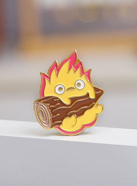 日系热销Calcifer搪瓷胸针卡通消防精灵动漫游戏动物翻领别针现货