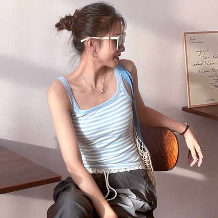 蓝白条纹吊带背心女带胸垫内搭2026新款夏季方领打底文胸一体上衣