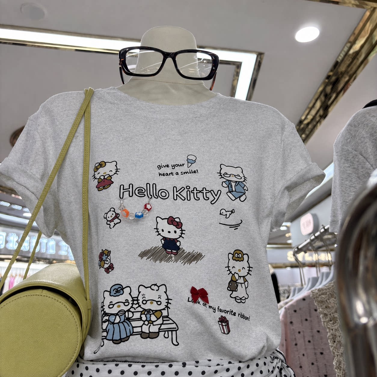超可爱kt猫印花立体糖果正肩显瘦短袖T桖～小版修身显瘦上衣！