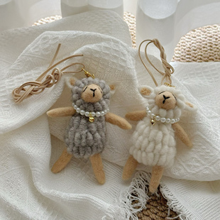 原创梦游小绵羊包包挂件钥匙扣车挂尼泊尔羊毛毡成品后视镜礼物