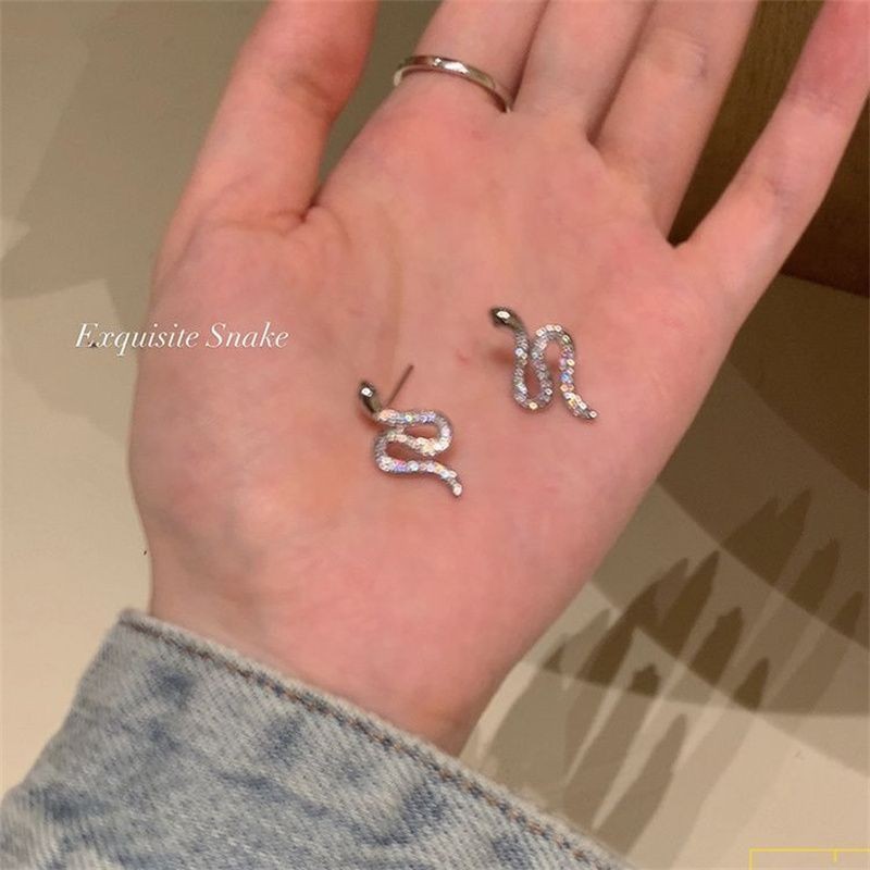 时尚蛇形气质独特耳钉