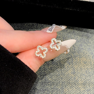 四叶草耳钉2024年新款 镂空耳饰女独特耳环轻奢高级感耳坠饰品 爆款