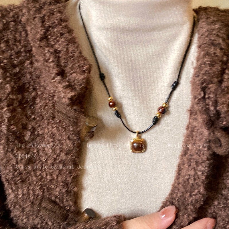 虎眼石吊坠皮绳项链女秋冬中古