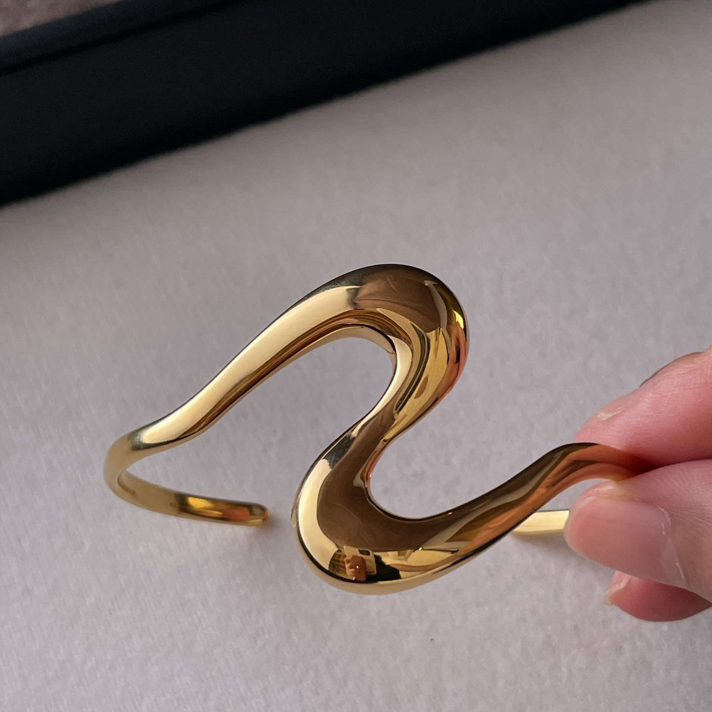 中古风叠戴手镯高颜值小众设计师款异域风肌理时髦夸张手饰18k金