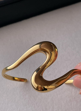 中古风叠戴手镯高颜值小众设计师款异域风肌理时髦夸张手饰18k金