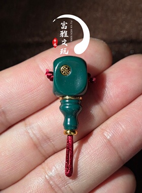 雪巴琉璃绿色分体三通文玩佛珠配饰。宽厚高12*10*27mm