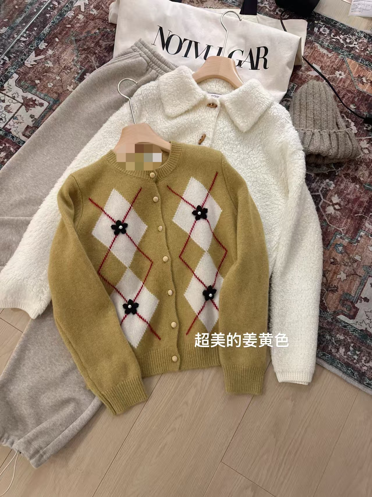 RENN25秋冬新款宽松显瘦圆领菱形格小珍珠装饰针织开衫女百搭毛衣