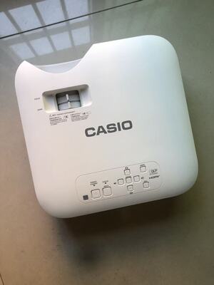 二手激光投影机，投影仪高清Casio/卡西欧 卡西欧F10X，F100X，F101W，激光光源2万小时，进口安卓无线白天