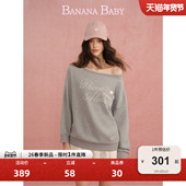 新款 BANANA BABY2026年春季 字母珍珠烫立体花朵斜肩露肩卫衣T恤女