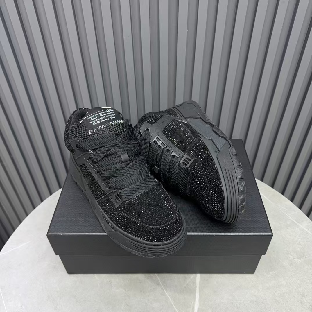 thumbnail for The new leather men's and women's casual shoes in Europe are high-end heightened bread shoes, diamond surface fashion and versatile trend shoes