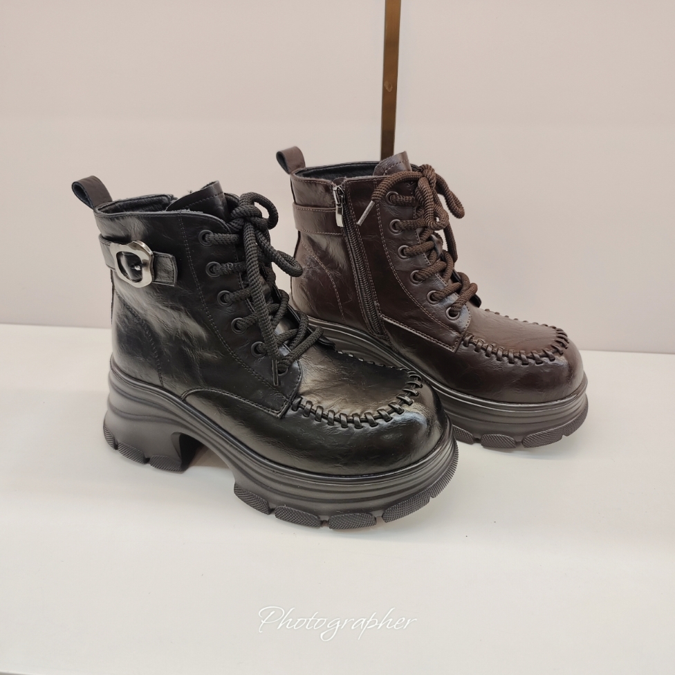 2025冬季新款巴宝秀同款短靴33-13加绒厚底马丁靴系带高跟女靴子