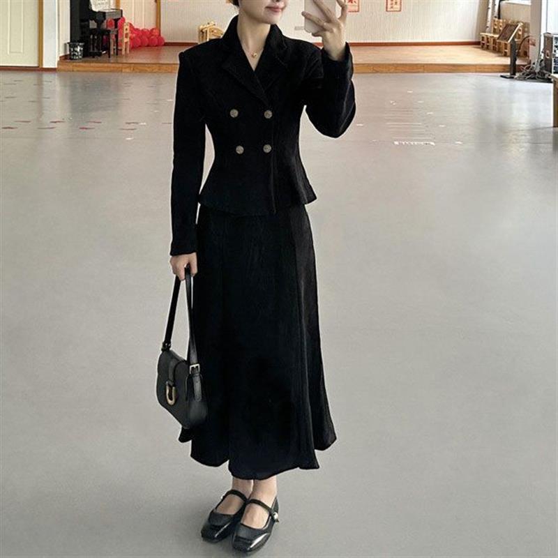 法式气质高级感赫本风黑色西装短款外套女春季鱼尾半身裙两件套装