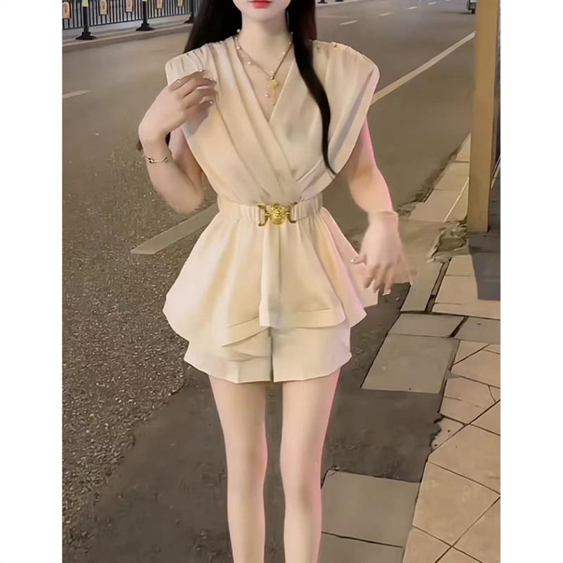 盐系轻熟两件套装夏季高级感时尚气质V领无袖上衣高腰短裤套装女