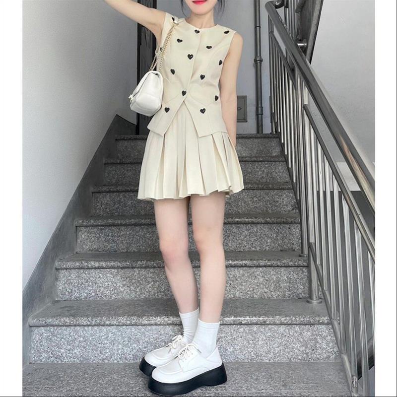 时尚爱心小香风无袖马甲背心百褶半身短裙两件套装女夏季2026新款