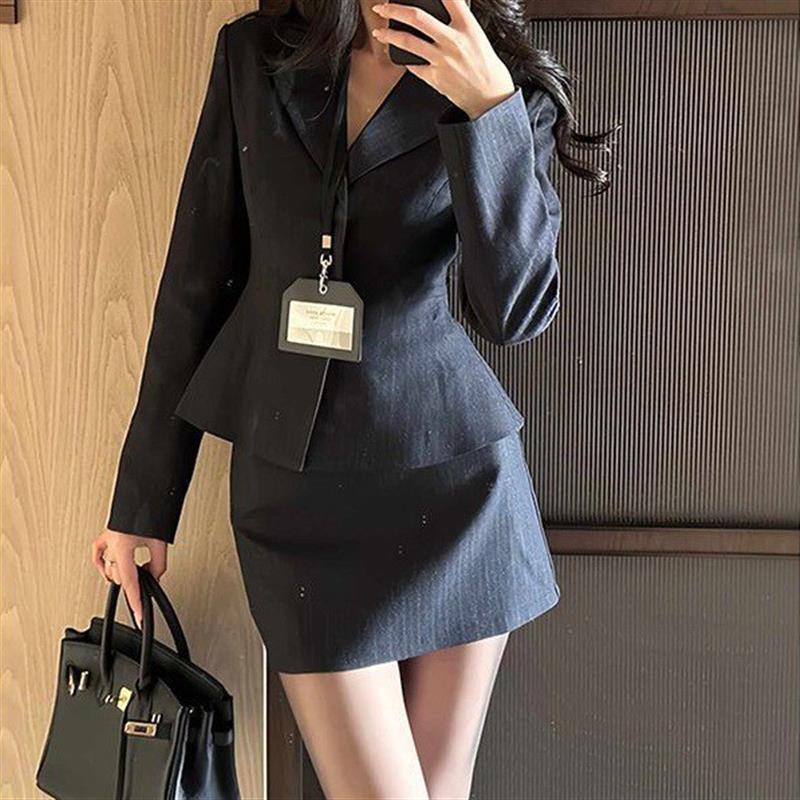 御姐风纯欲性感翻领西装上衣女2026年春季设计感高腰包臀短裙套装