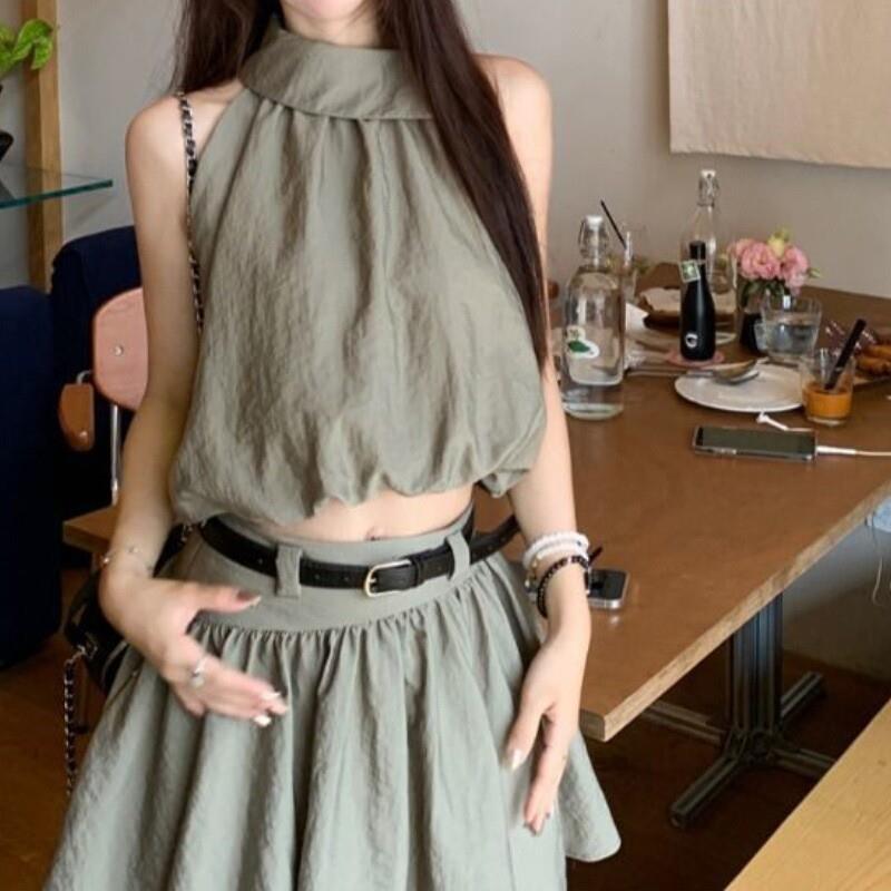 茶系穿搭套装气质宽松挂脖背心上衣女夏季白色高腰半身裙子两件套